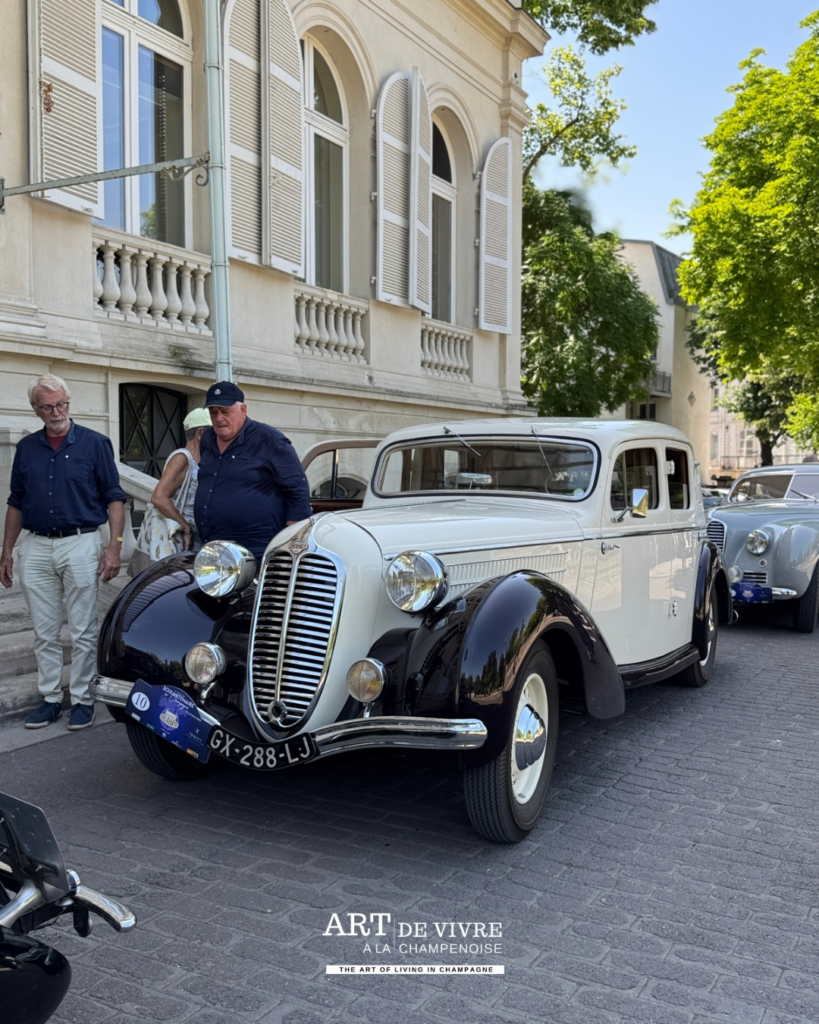 Voiture ancienne Delahaye à Épernay