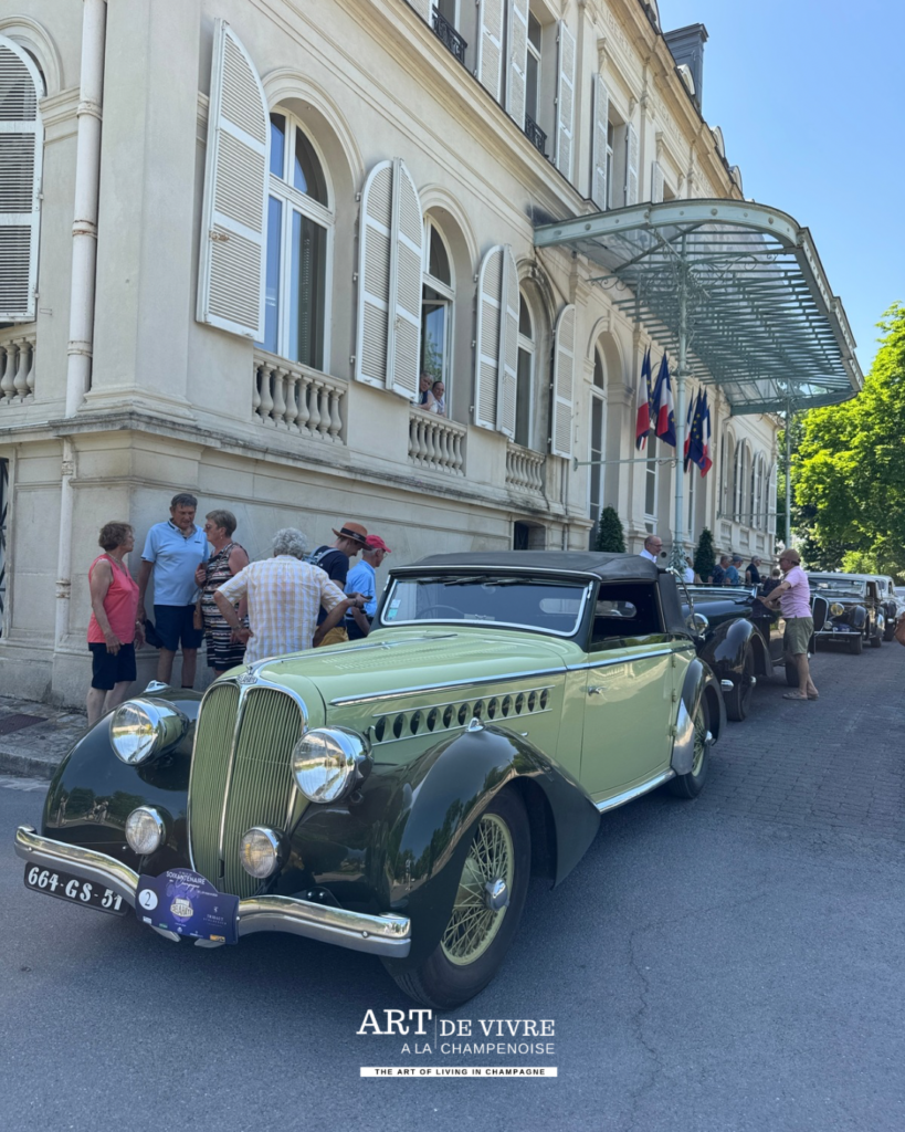 Delahaye exposée dans le jardin de l’Hôtel de Ville d’Épernay