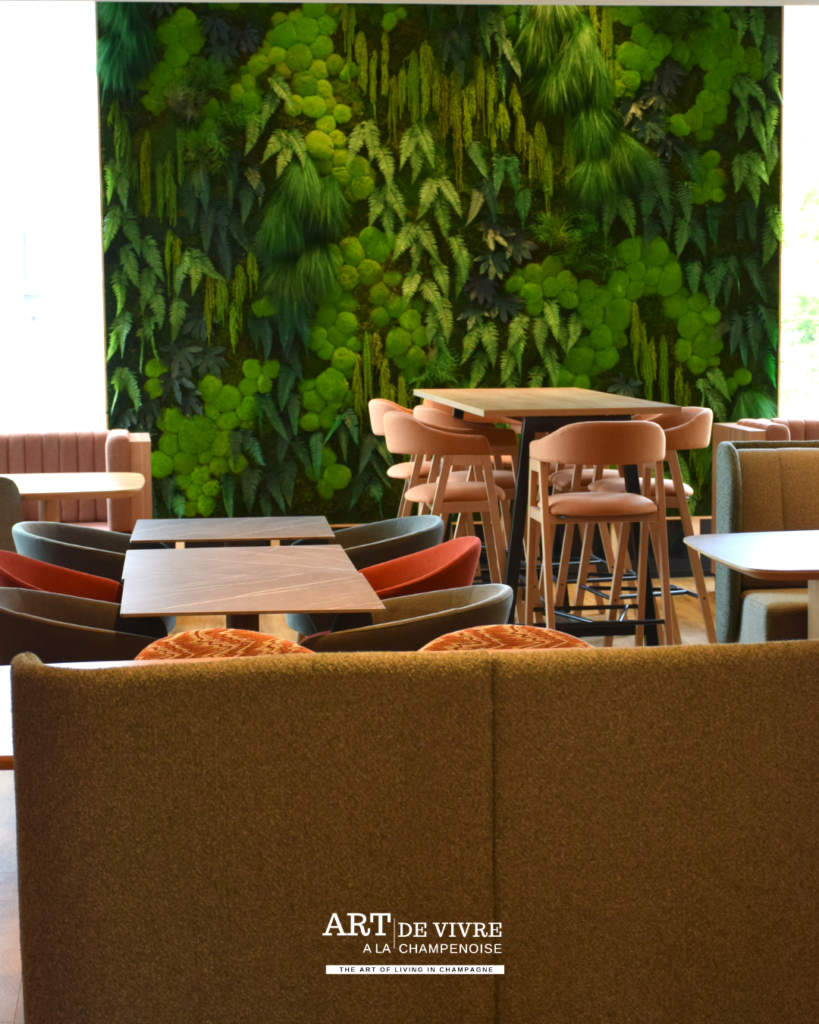 Ambiance lifestyle dans les espaces communs du Four Points by Sheraton Reims