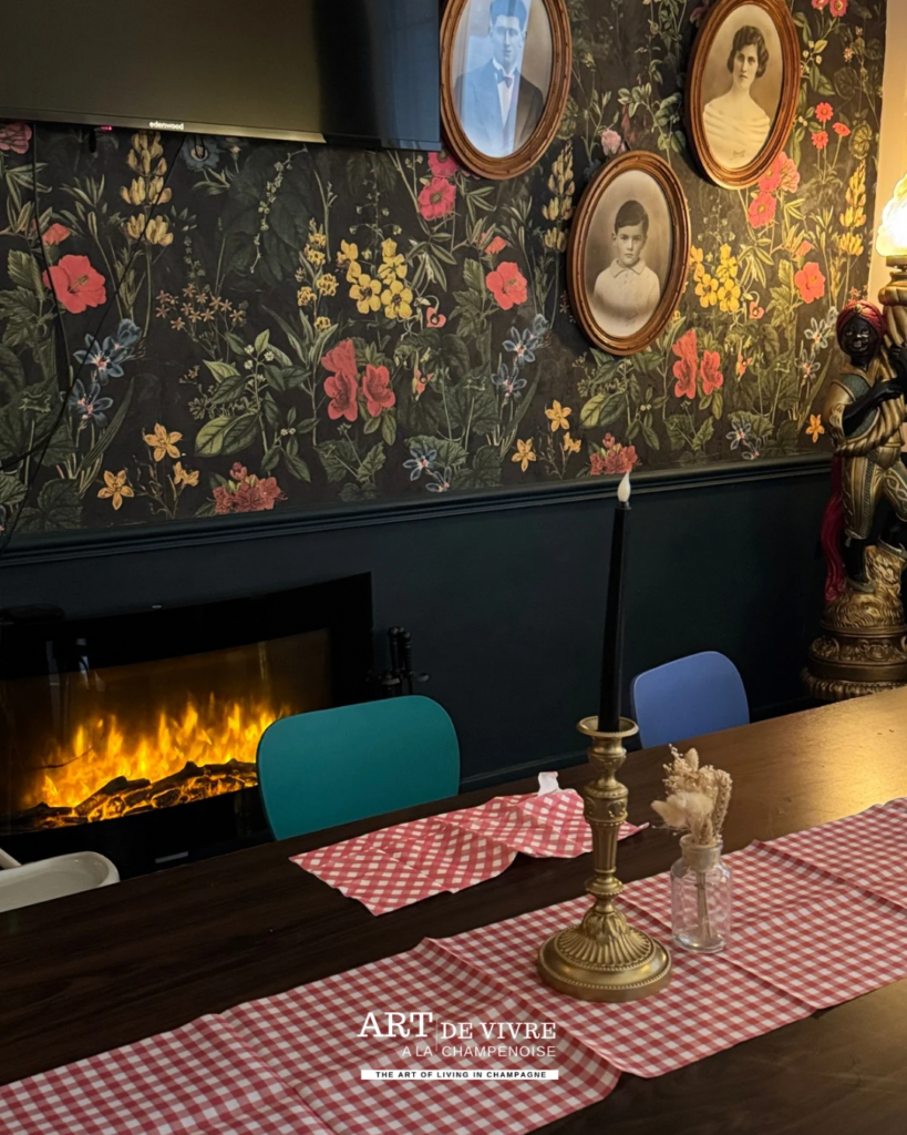 salle de la crêperie Chez Paulette, décor rétro et vintage, Boulingrin Reims