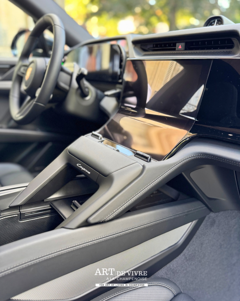 Planche de bord Porsche Cayenne Electric 