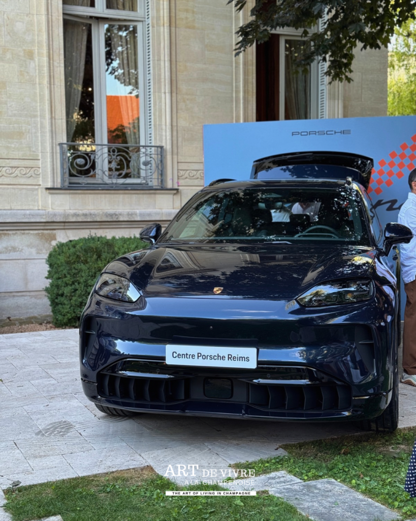 Porsche Cayenne Electric dans l’hôtel particulier Roederer