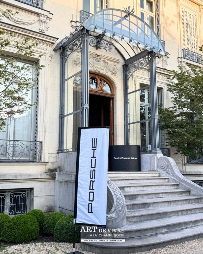 Entrée Hotel particulier Roederer Reims lancement porsche