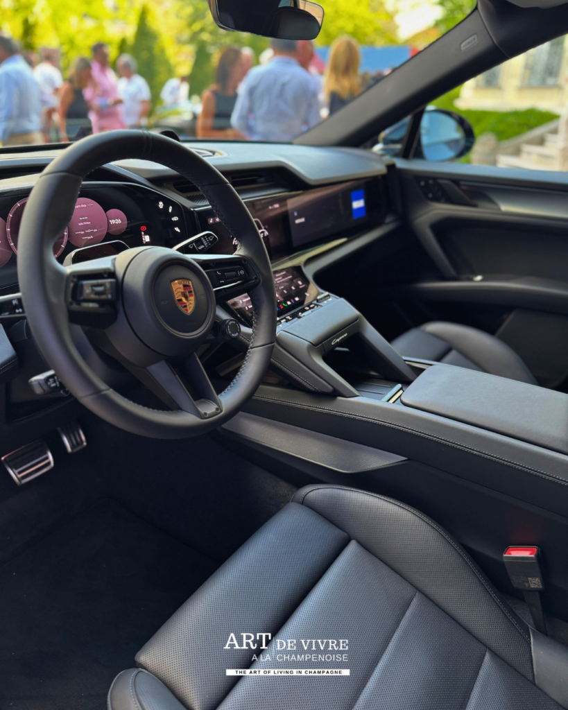 Intérieur cockpit Porsche Cayenne Electric 