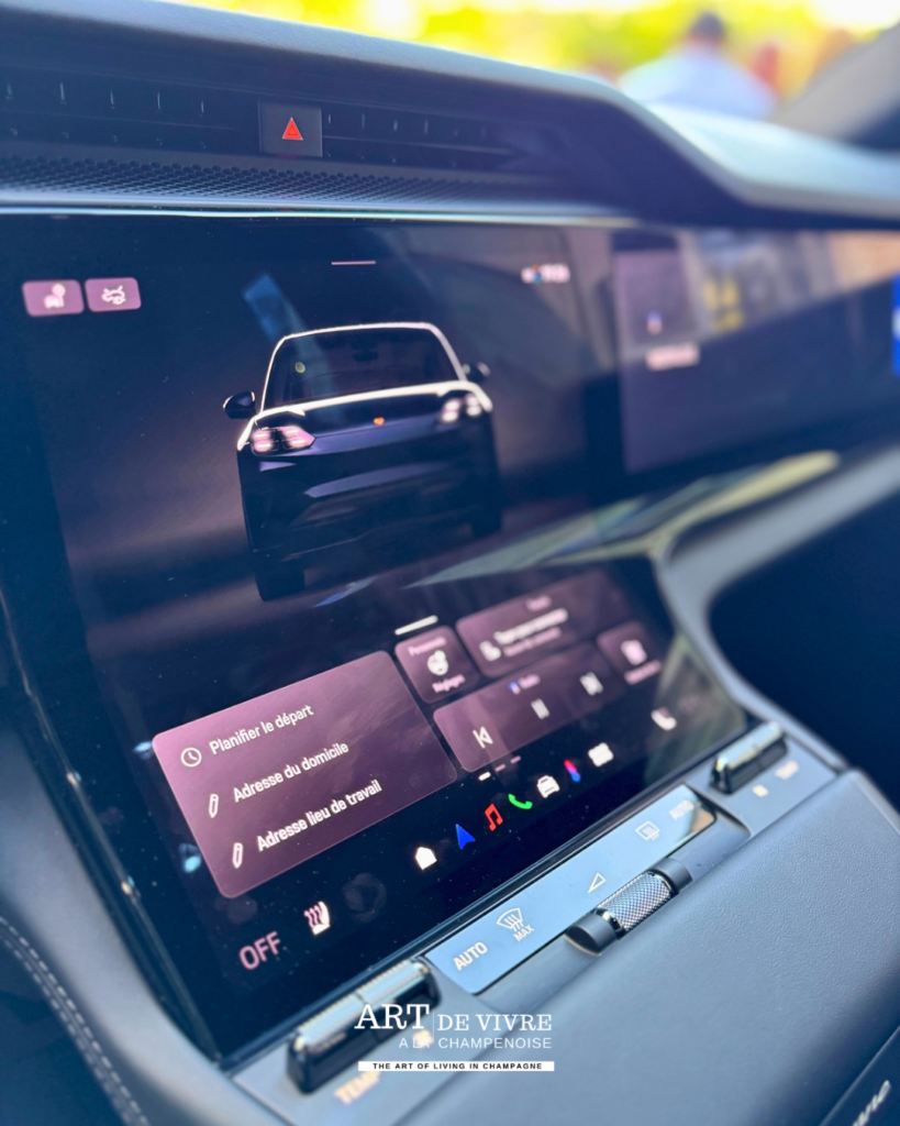 Planche de bord du Porsche Cayenne Electric
