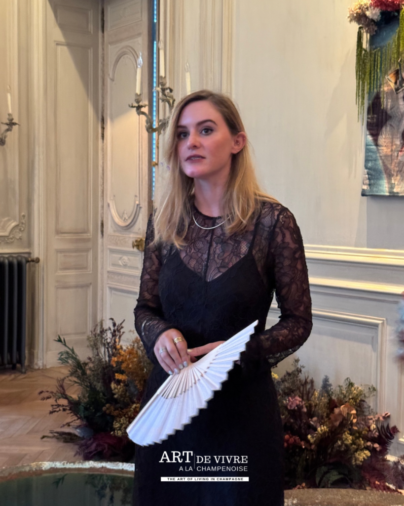 Bianca Bondi devant les invités pour les 250 ans de Roederer 