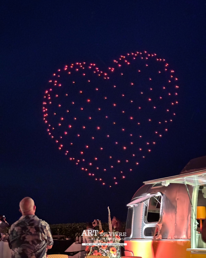 Drônes en coeur rouge au Chateau de Sacy