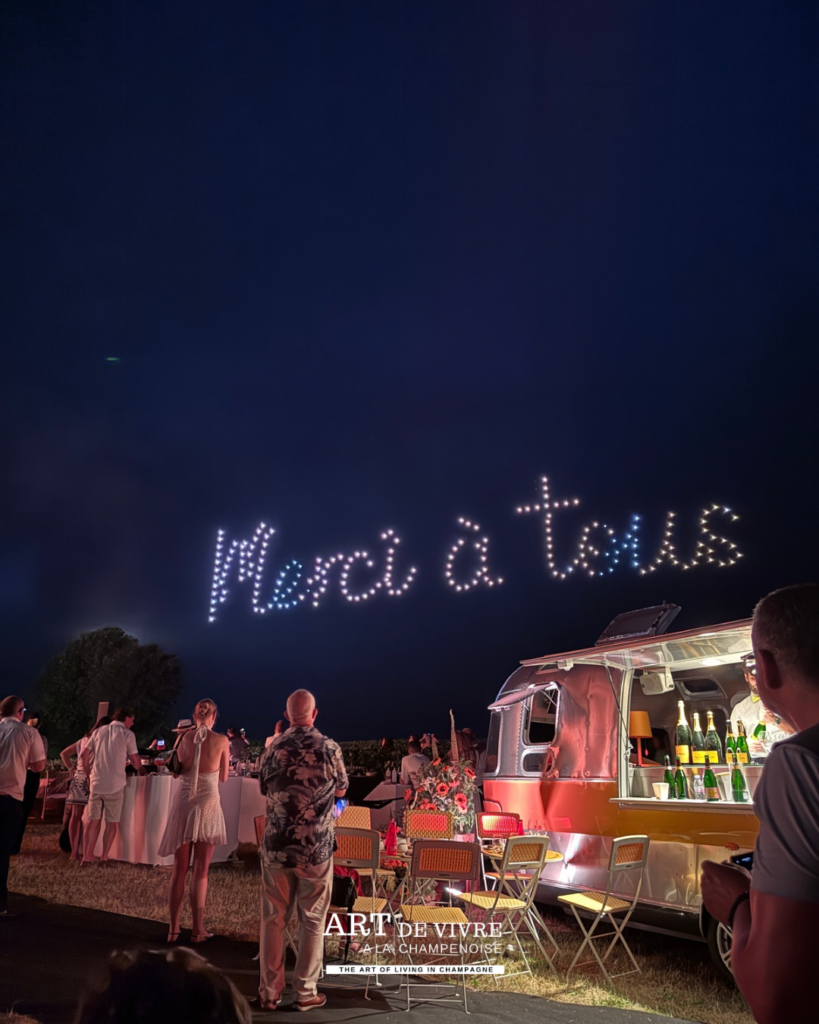 Drônes en message Merci à tous au Chateau de Sacy