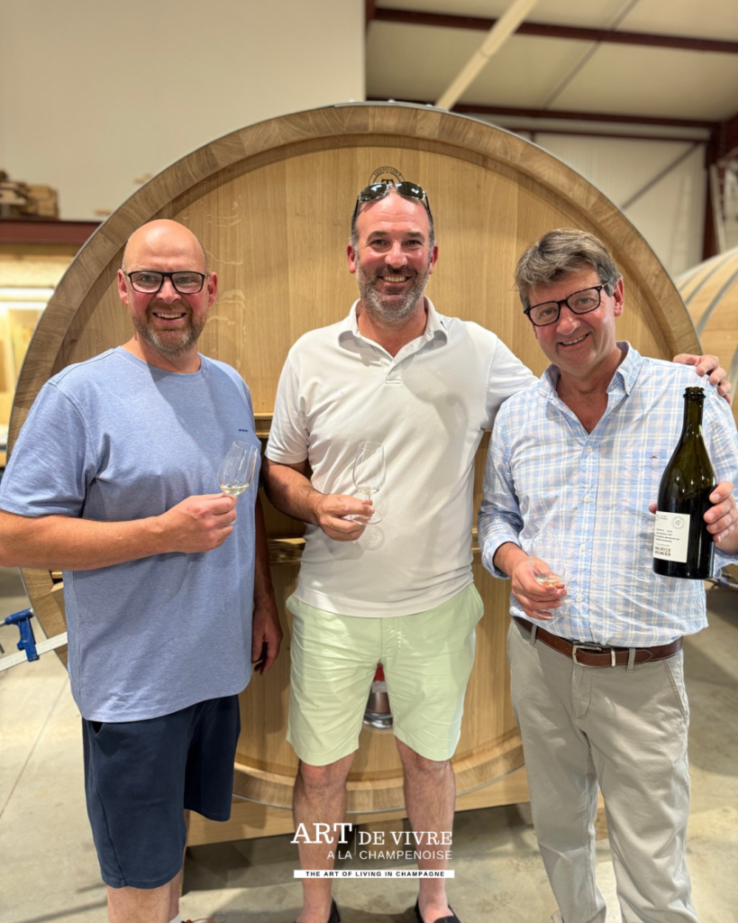 Fabien Grumier à la tonnellerie de Champagne avec les 2 Jérômes