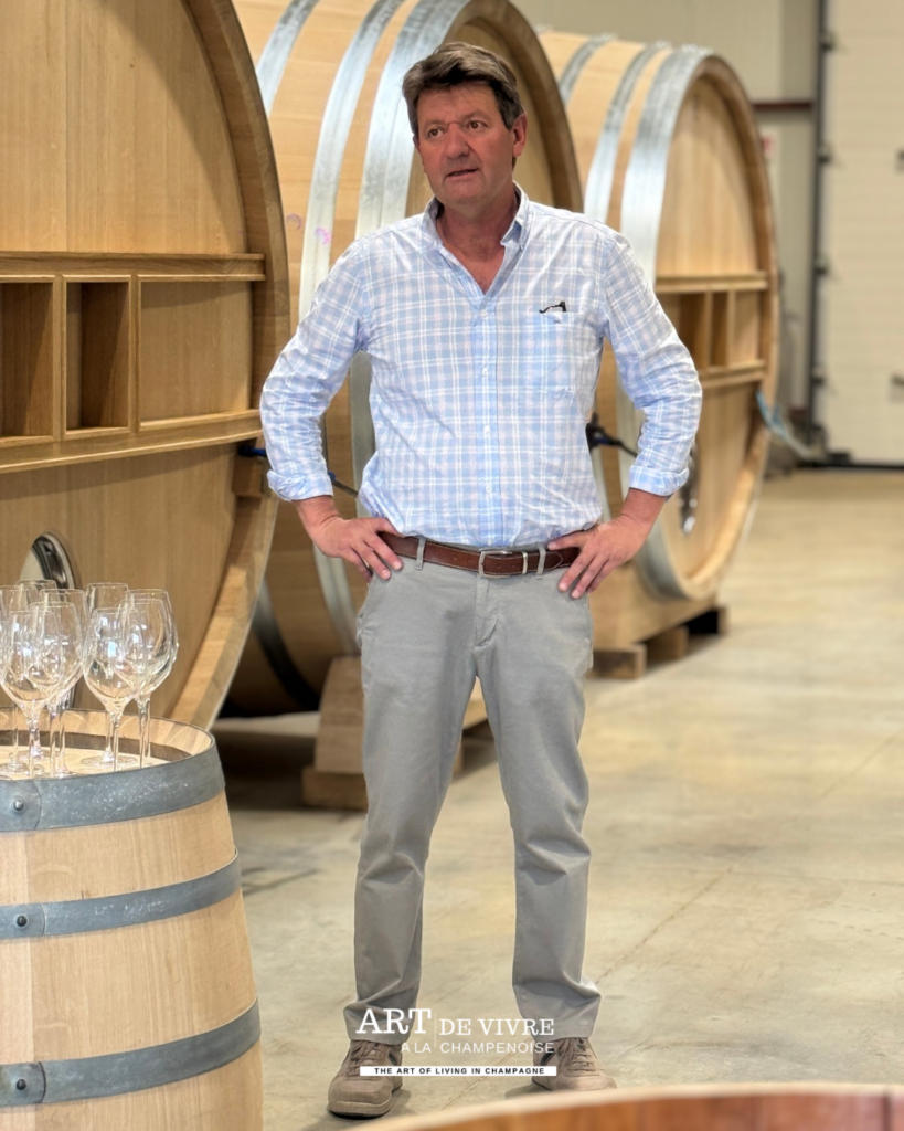 Jérôme Viard explique le rôle du bois dans l’élevage des vins