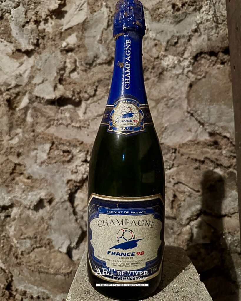 Bouteille collector Champagne France 98 créée pour célébrer la victoire de l'équipe de France à la Coupe du Monde 1998.