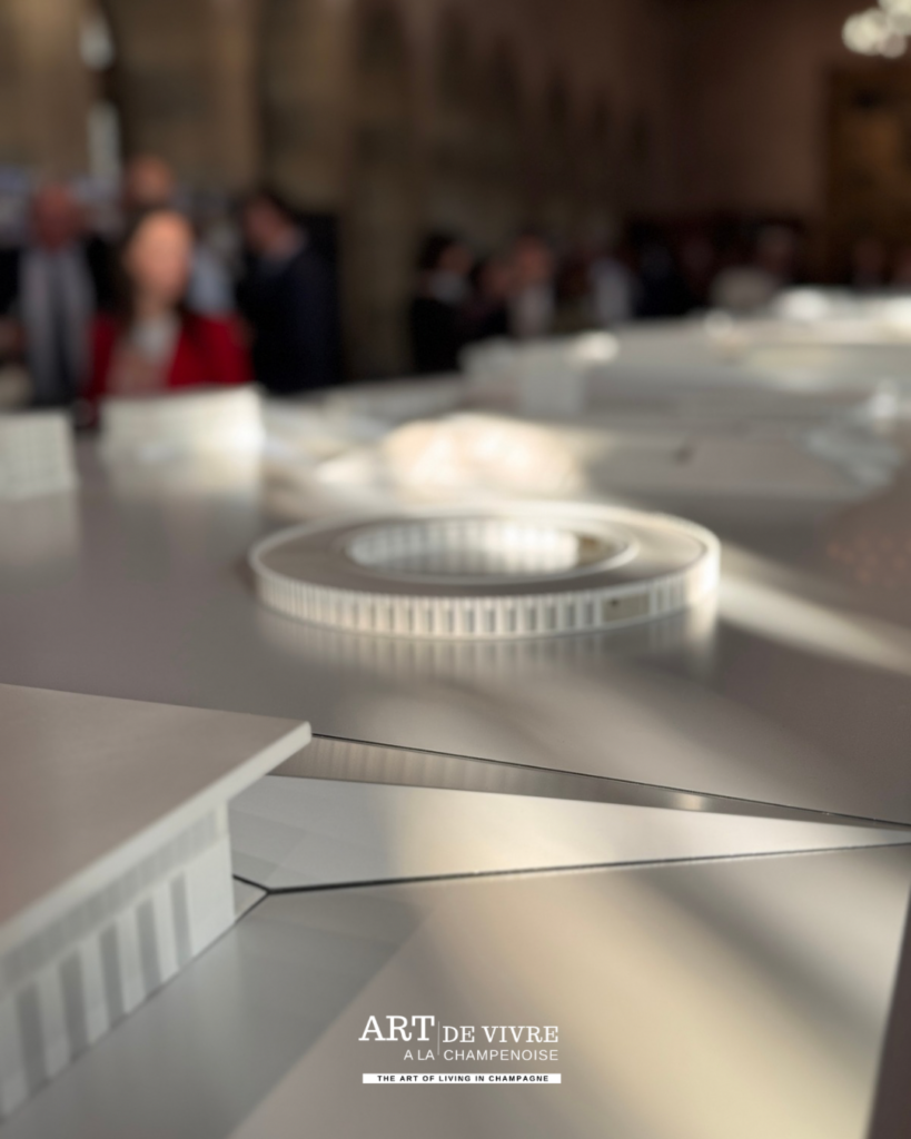 Vue rapprochée d'une maquette, exposition PACE Architectes 30 ans Reims – © Art de Vivre à la Champenoise