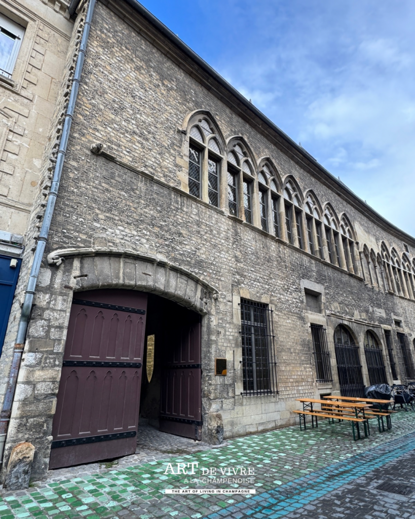 La demeure des contes de Champagne, rue de Tambour à Reims