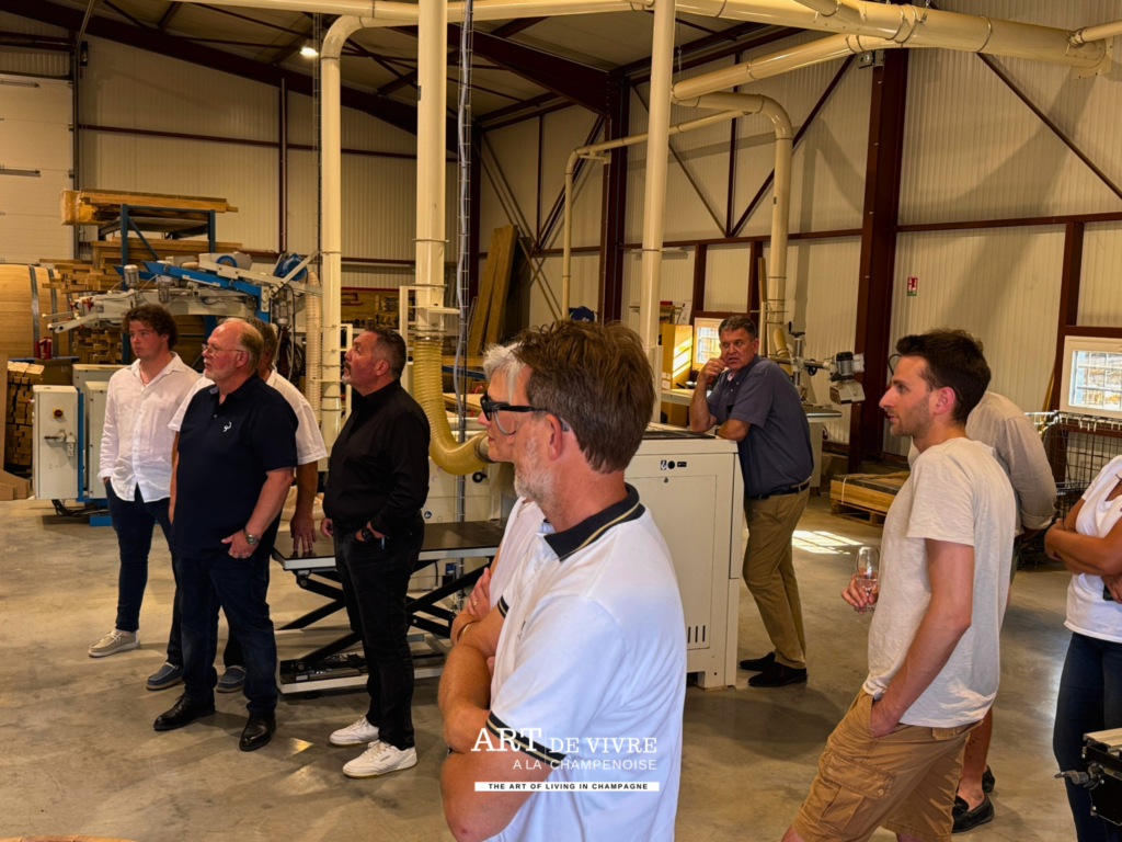Atelier de tonnellerie en Champagne lors d’une soirée professionnelle