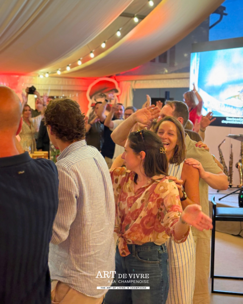 Ambiance conviviale au Champagne Moineaux.