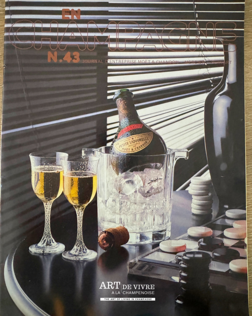 Couverture magazine La Petite Liquorelle Moët & Chandon dans un seau à glace