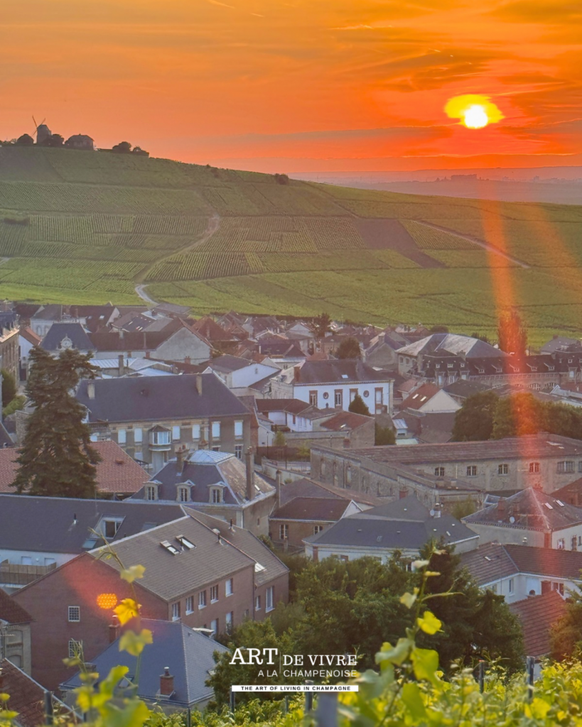 Sunset avec vue panoramique sur le village depuis le Phare de Verzenay