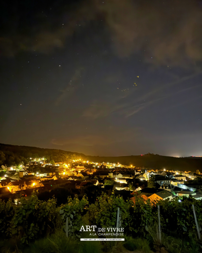 Vue nocturne sur le village depuis le Phare de Verzenay
