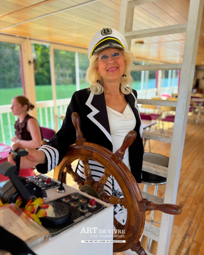 Le Capitaine ingrid à bord du bateau Champagne Vallée
