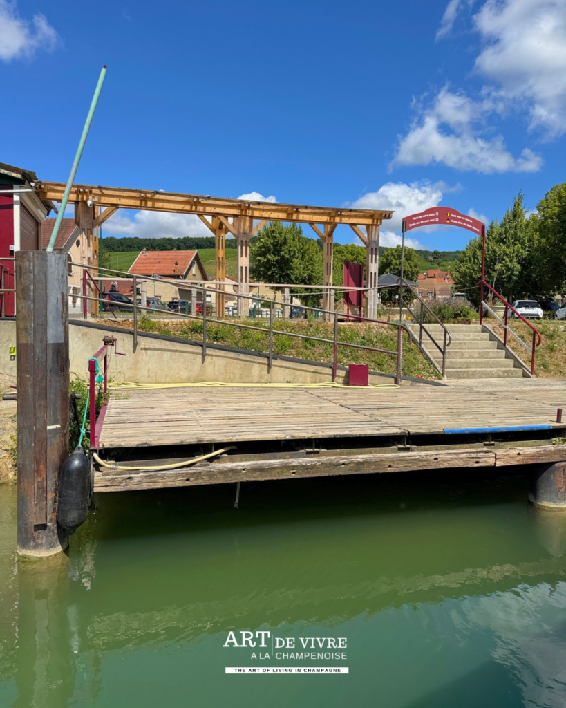 Quai à Cumières pour embarquement Champagne vallée