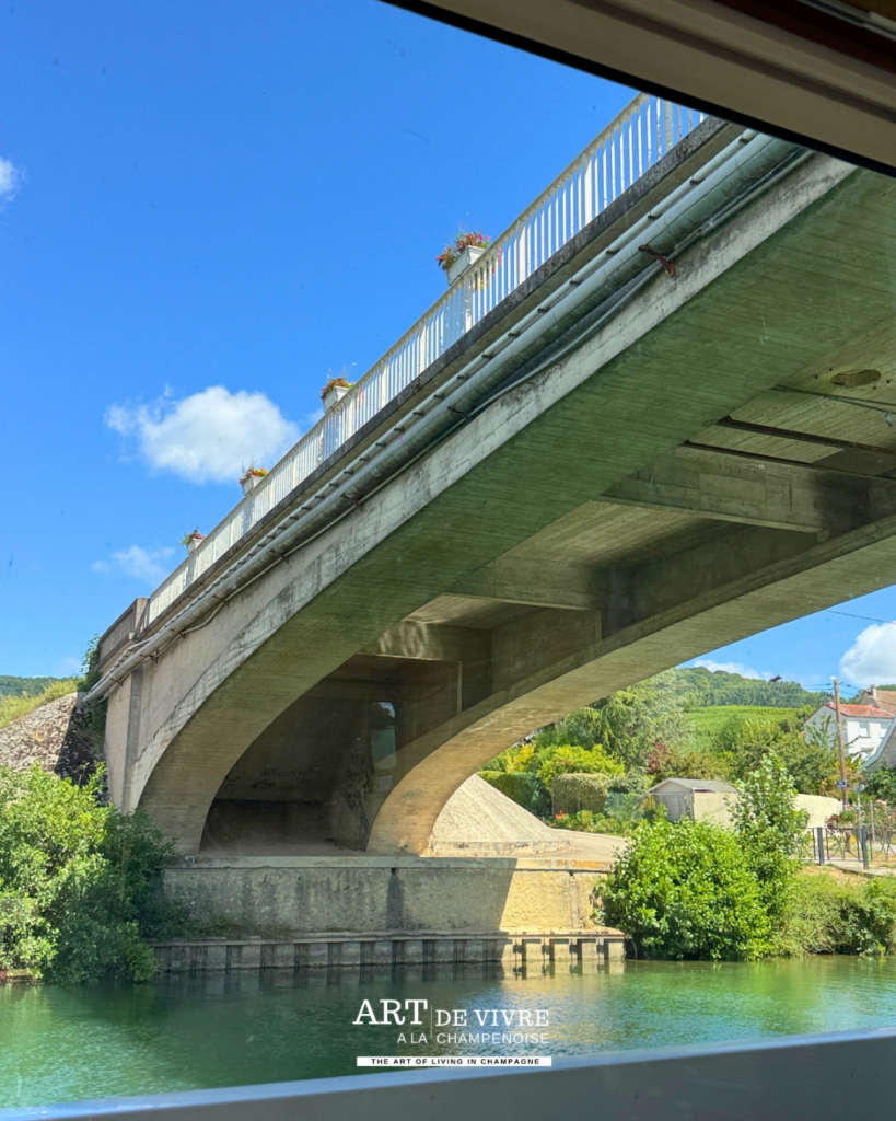 Pont de Cumières pendant une croisière sur la Marne