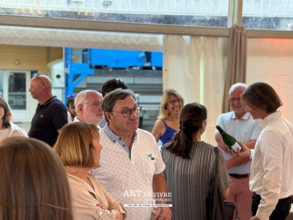 Les convives lors de la soirée de lancement du Champagne Moineaux