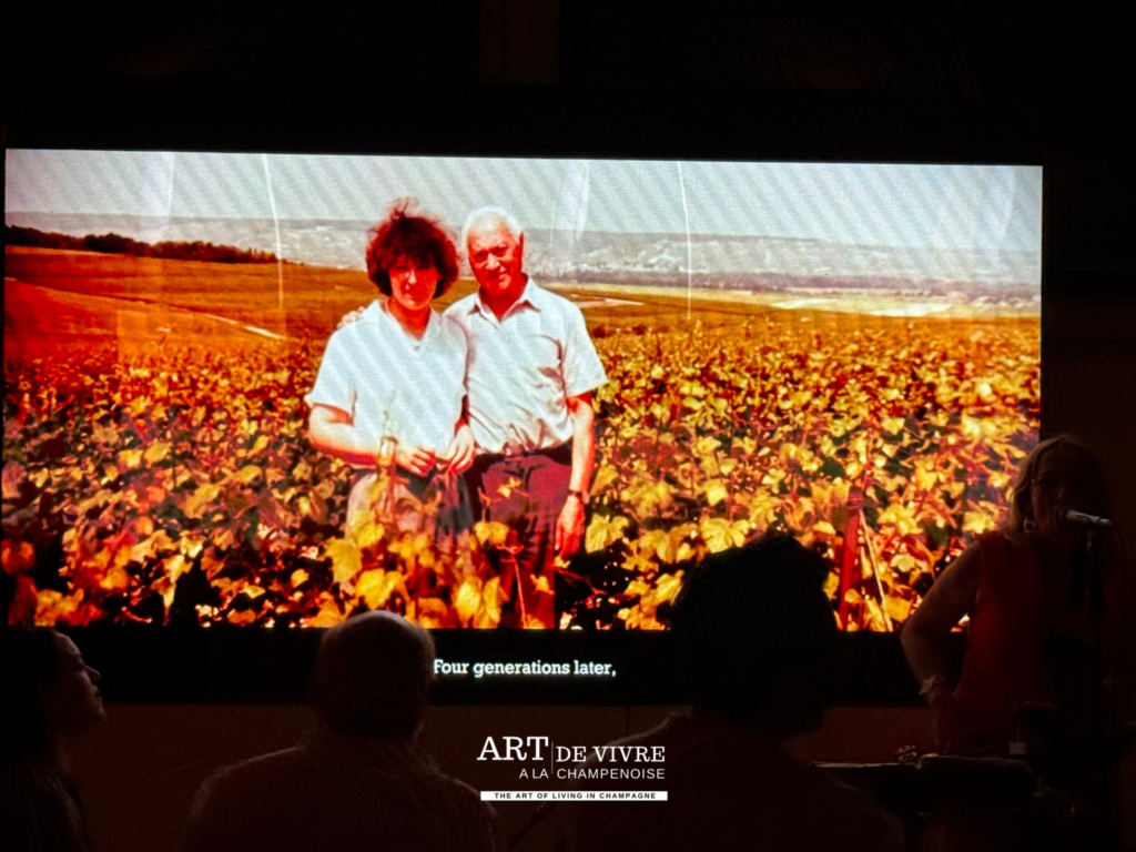 les grand-parents devant Vignoble du Champagne Moineaux en Grand Cru.