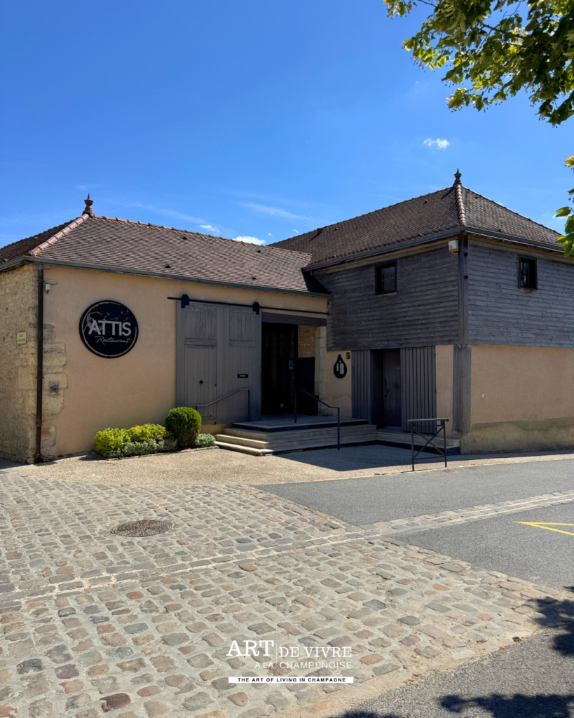 Devanture du restaurant Attis à Chenay