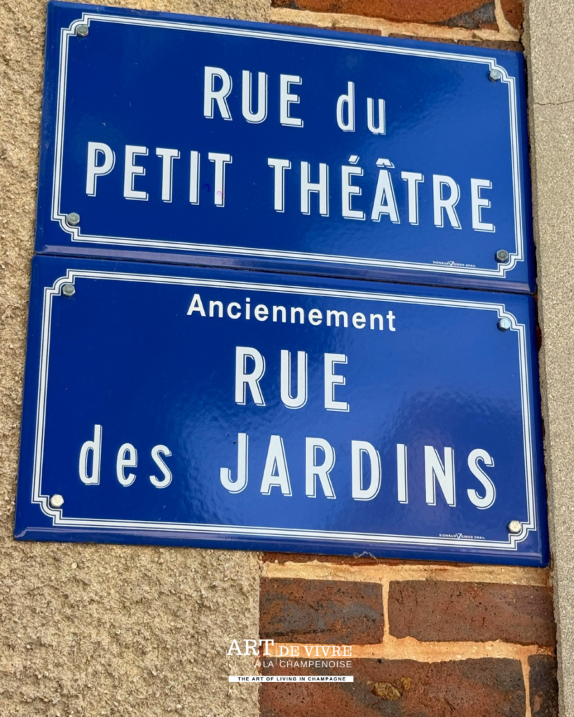 rue du petit théatre à AY