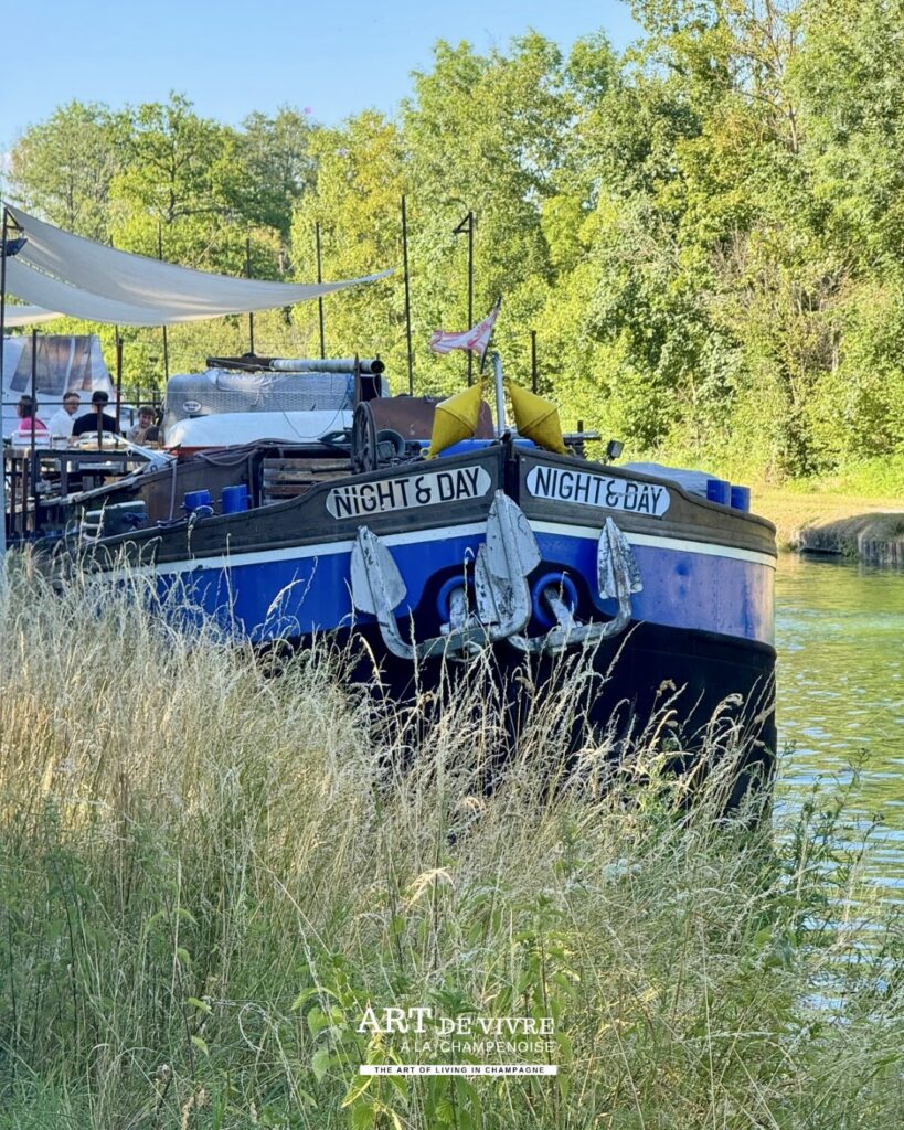 Péniche Night & Day installée près de l’écluse de Sillery 3