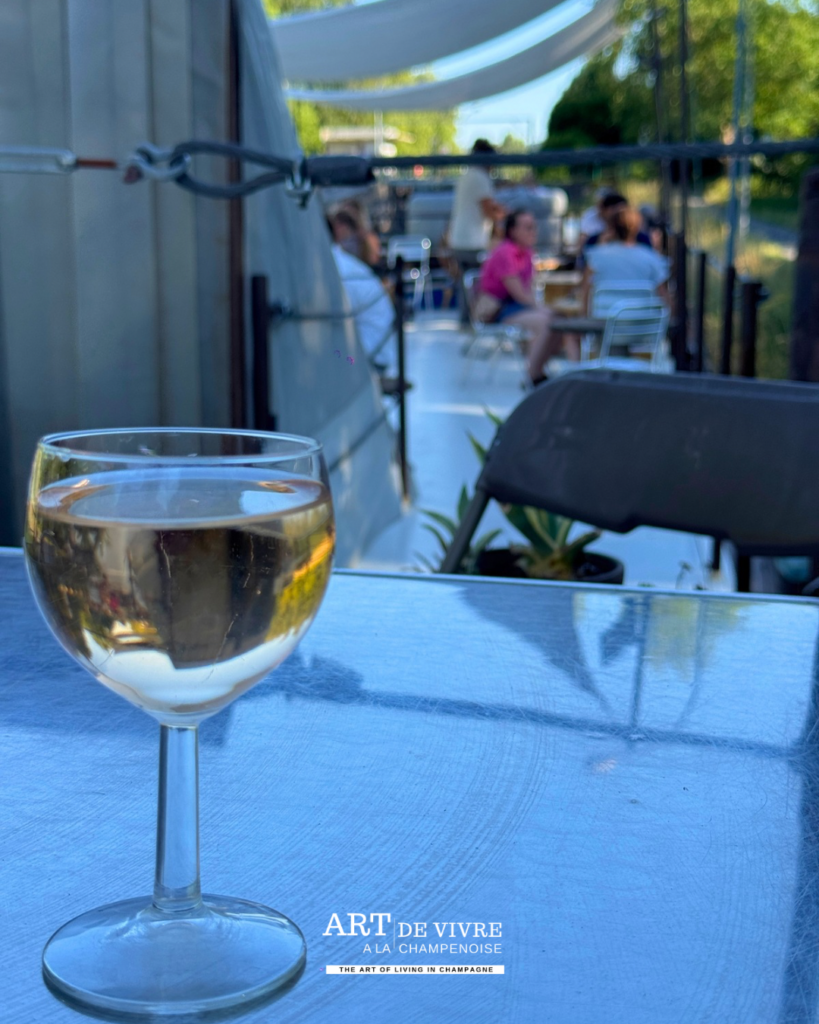 Un apéro au bord de l’eau près de Reims