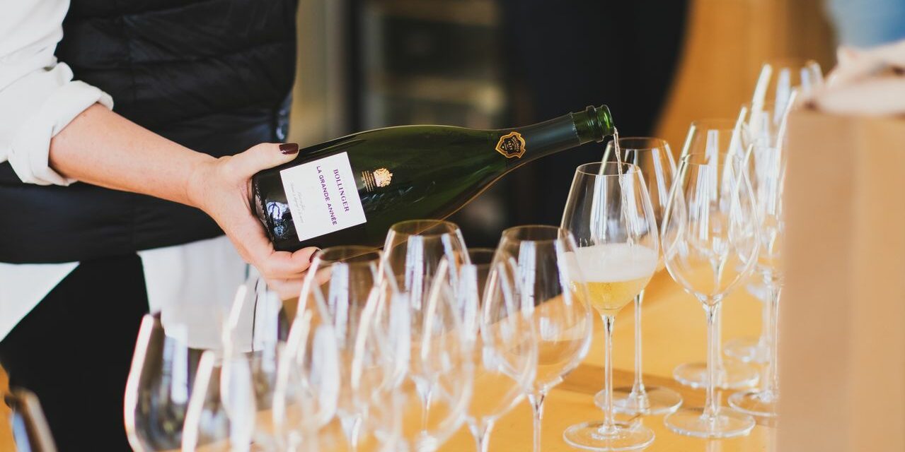 Comment les maisons de Champagne modernisent leur image sans renier leur histoire
