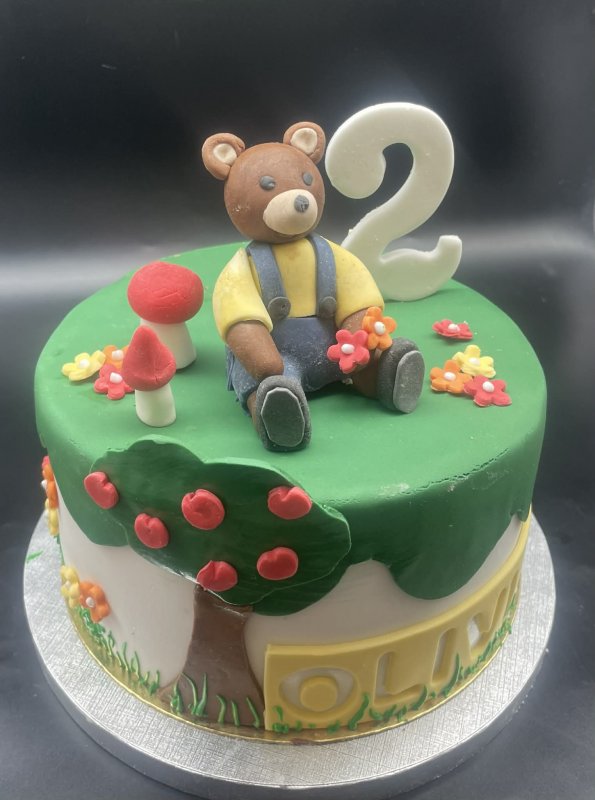 birthday cake réalisé par la Pâtisserie Olivier Biston