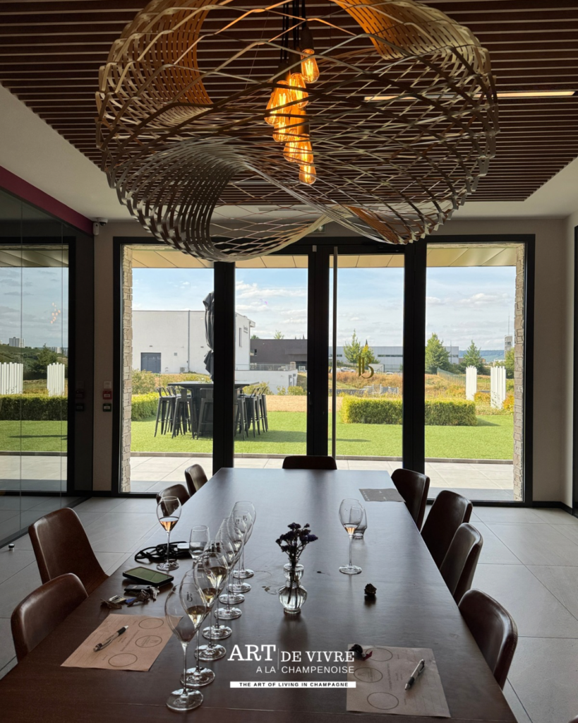 Table préparée pour une dégustation de champagne paul Berthelot