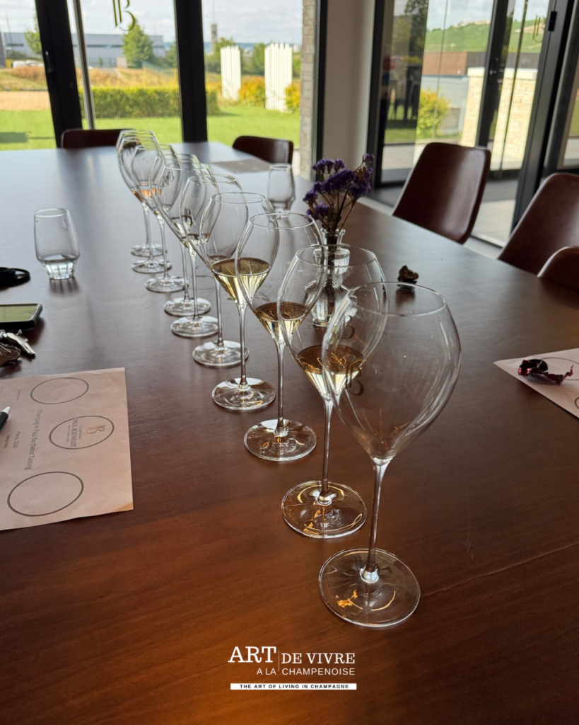 Verres de Champagne Paul Berthelot prêts pour la dégustation