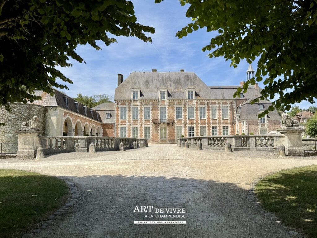Entrée principale du Château d’Étoges à Étoges