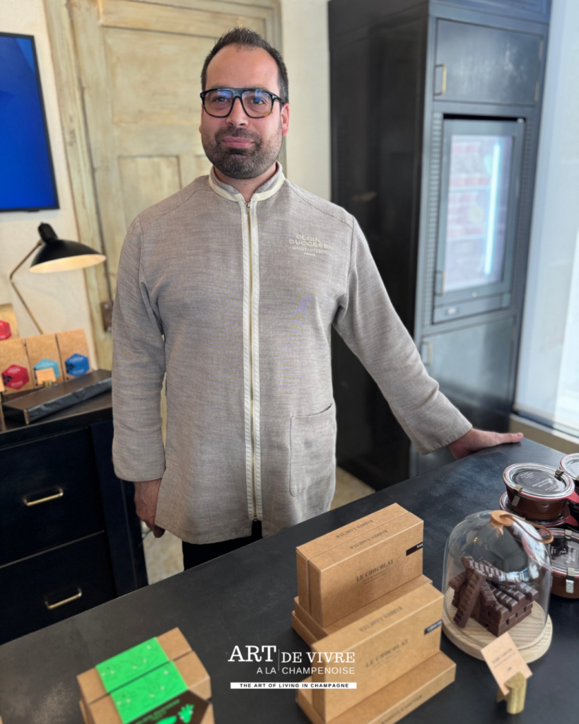 Sylvain Koenig, manager de l'Équipe du Comptoir Alain Ducasse Chocolat à Reims
