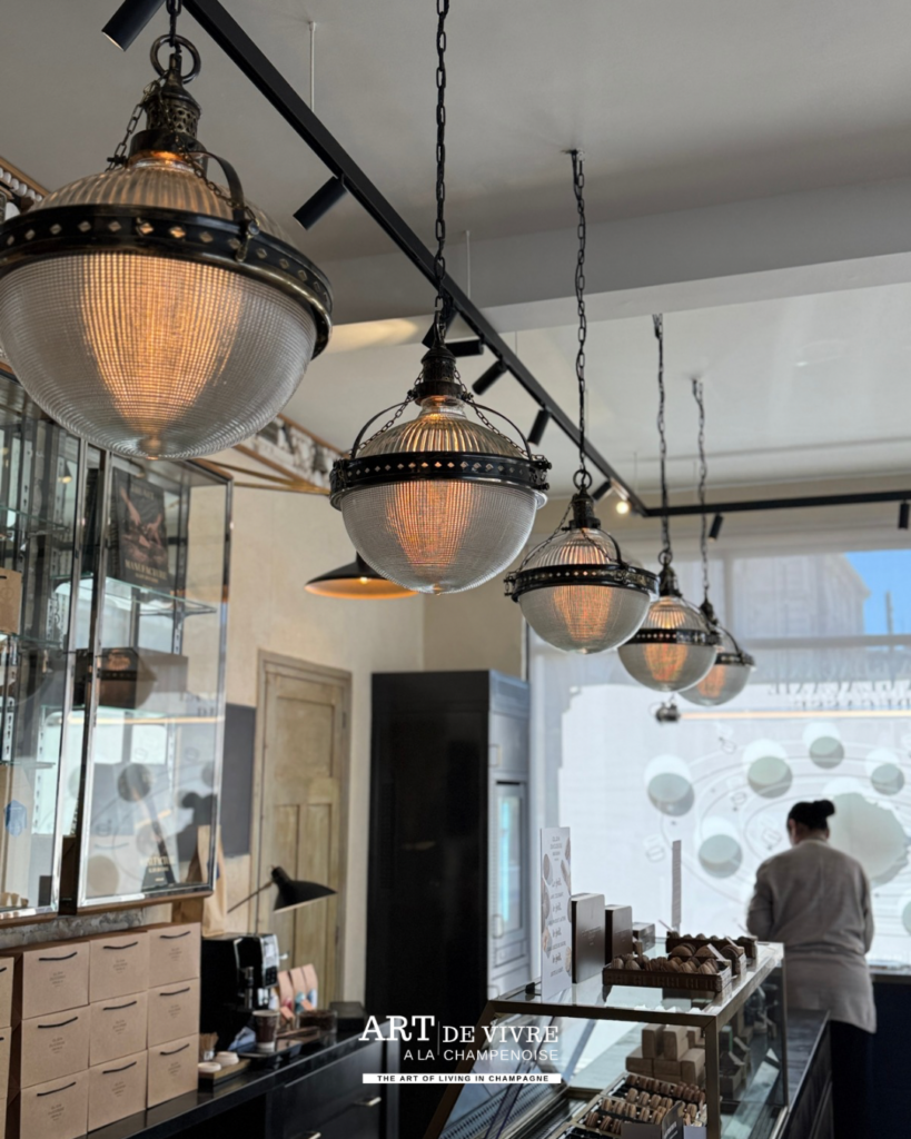 Décoration industrielle du Comptoir Alain Ducasse à Reims