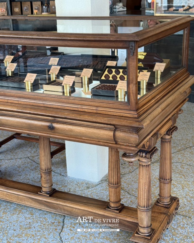 Mobilier chiné de la boutique Alain Ducasse Chocolat à Reims