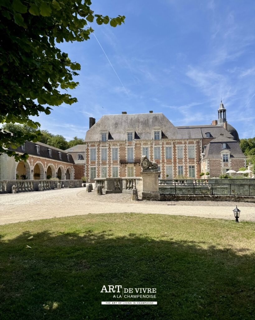 Entrée principale du Château d’Étoges à Étoges
