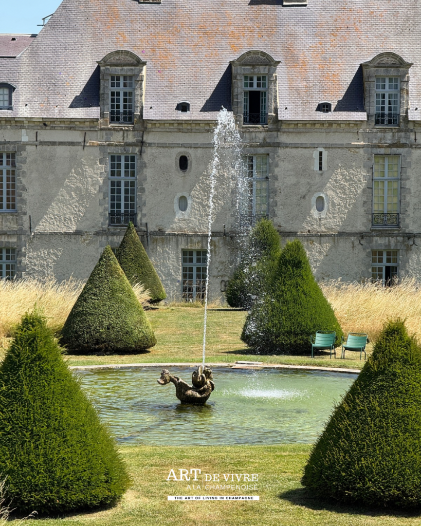 Fontaine et Paysage du parc de 19 hectares du Château d’Étoges