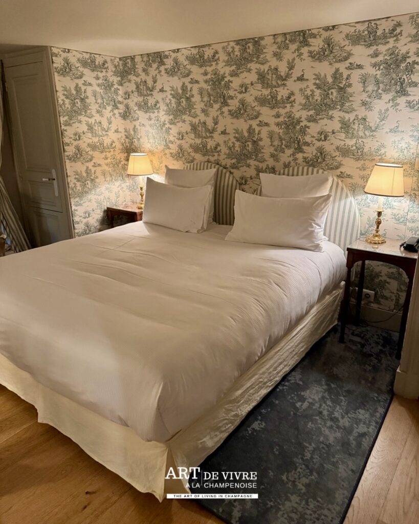 Décoration intérieure d’une chambre du Château d’Étoges