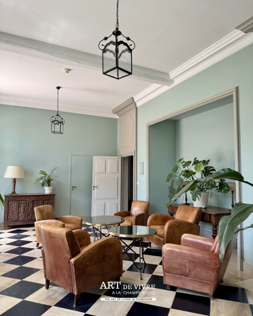 Salle accueil du restaurant L’Orangerie au Château d’Étoges
