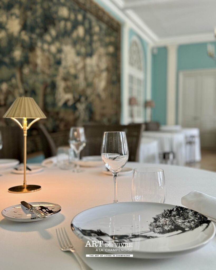 Salle du restaurant L’Orangerie au Château d’Étoges