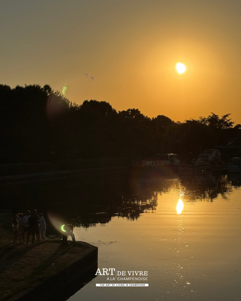Éclipse solaire au-dessus du port à Sillery
