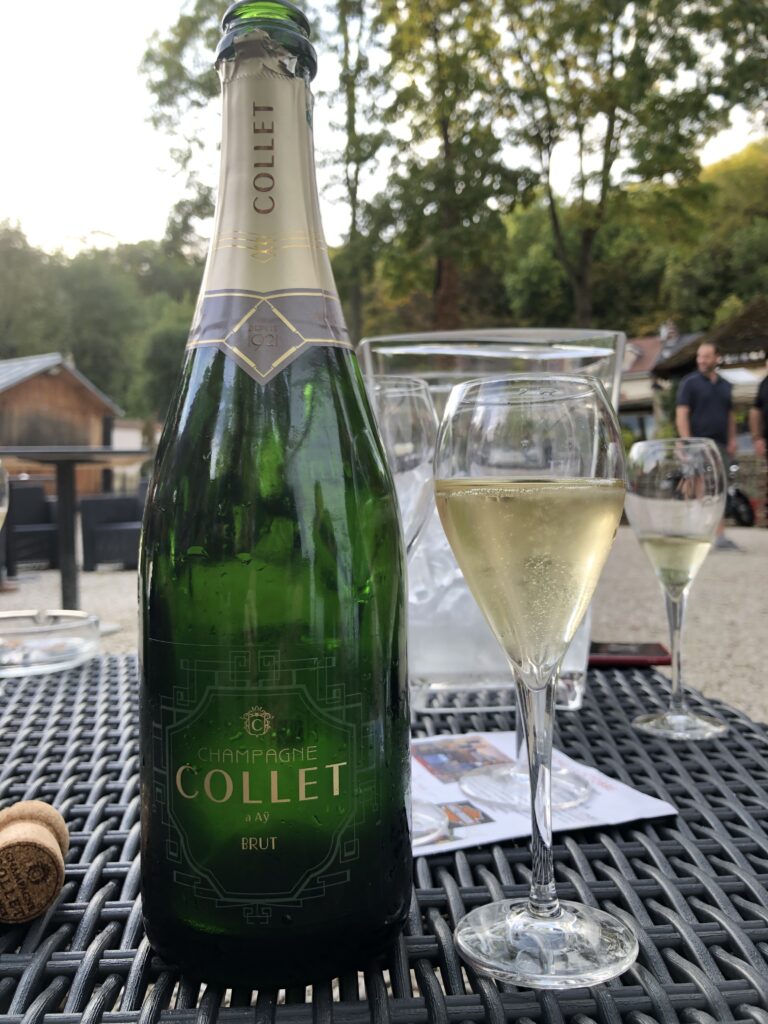Champagne collet en dégustation