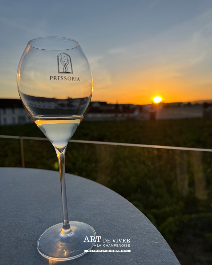 Lumière du soir sur les coteaux depuis Pressoria