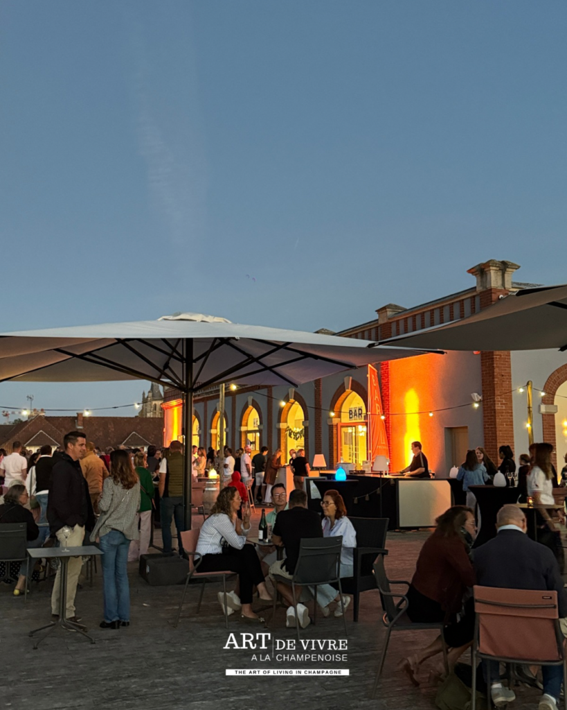 Terrasse panoramique de Pressoria à la tombée du jour