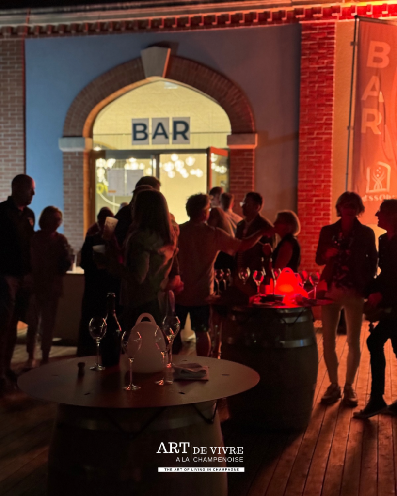 Bar à champagne installé sur la terrasse de Pressoria