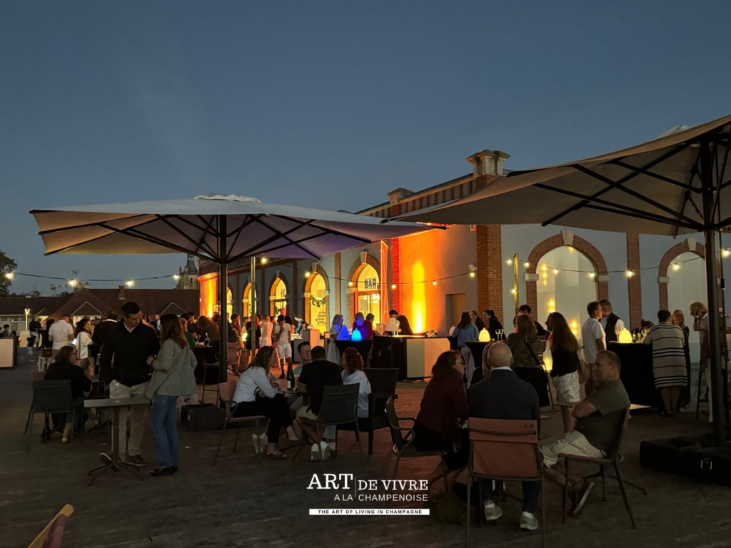 Terrasse complète pour le cinquième anniversaire de Pressoria